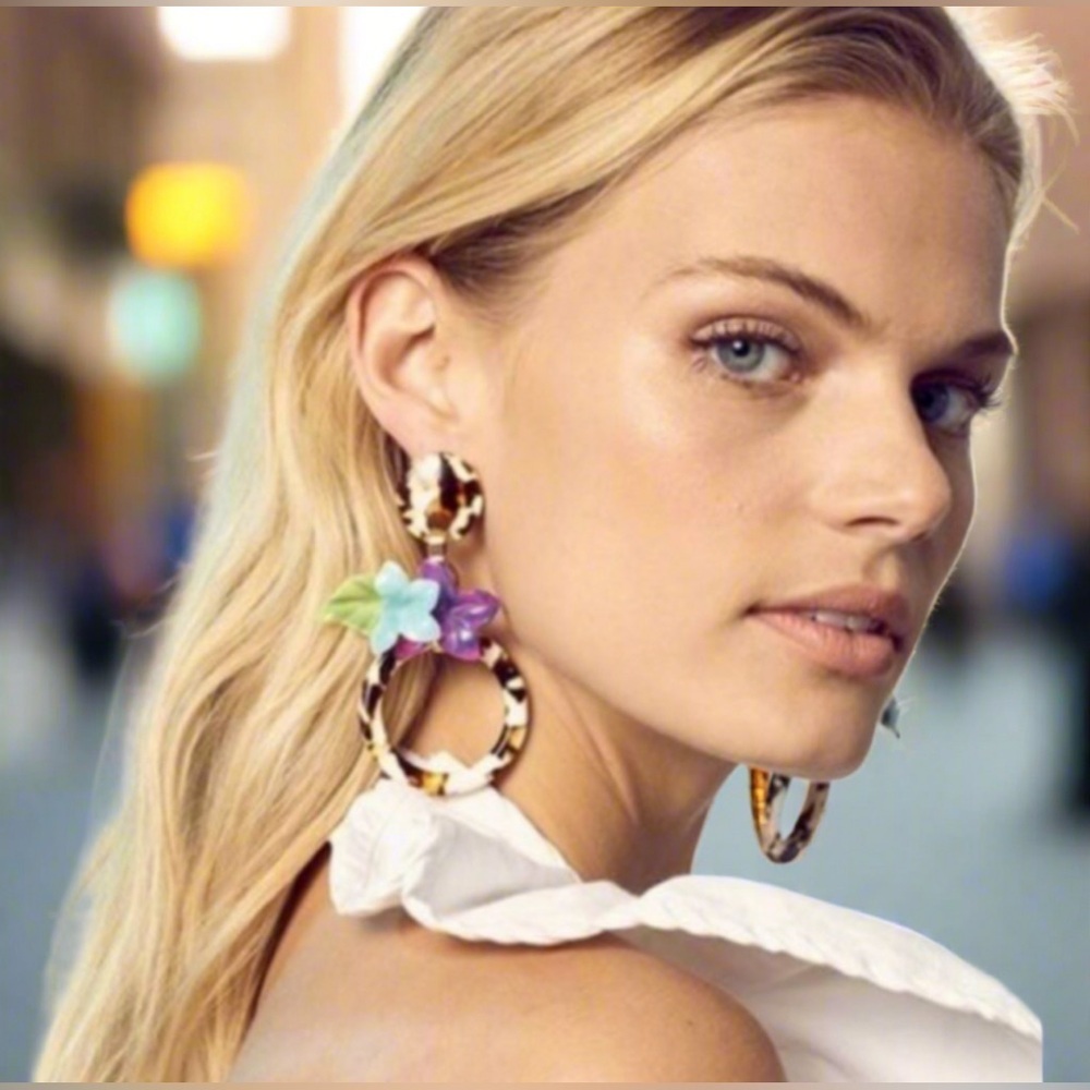Designers Brands For Customers That Love To Wear Casual and Elegant Accessories - Picture 3 of 11